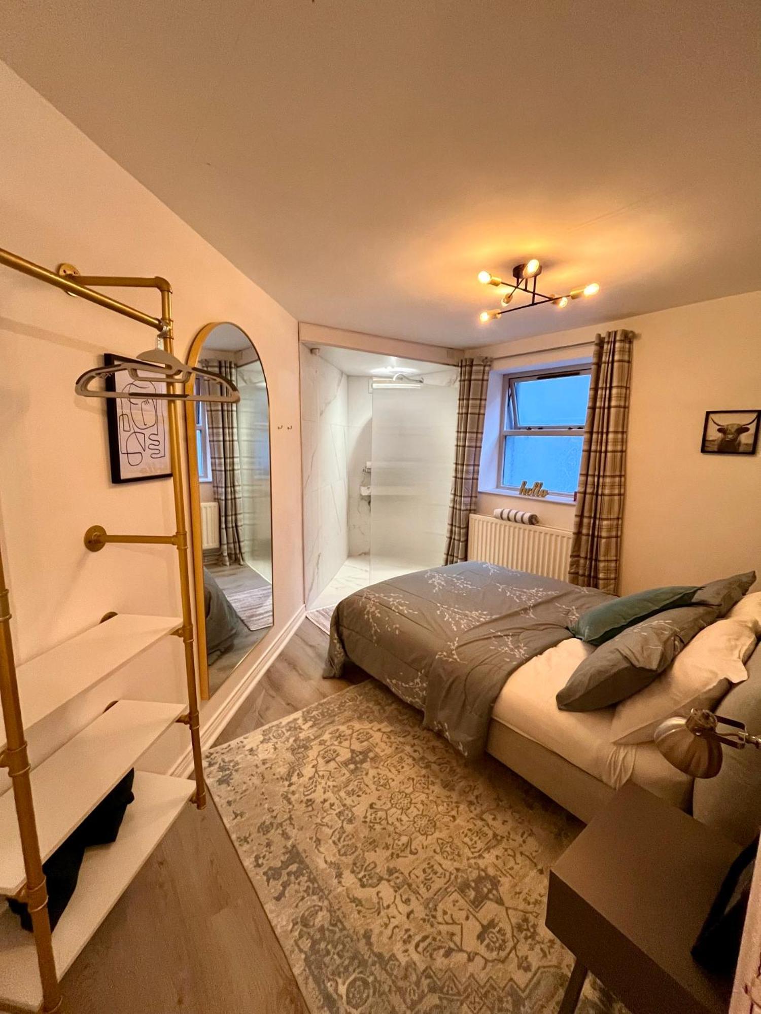 Stunning 3 Bed Seafront Mansion Building Sleeps 6 Adults Or 8 With Kids Lejlighed Portrush Eksteriør billede